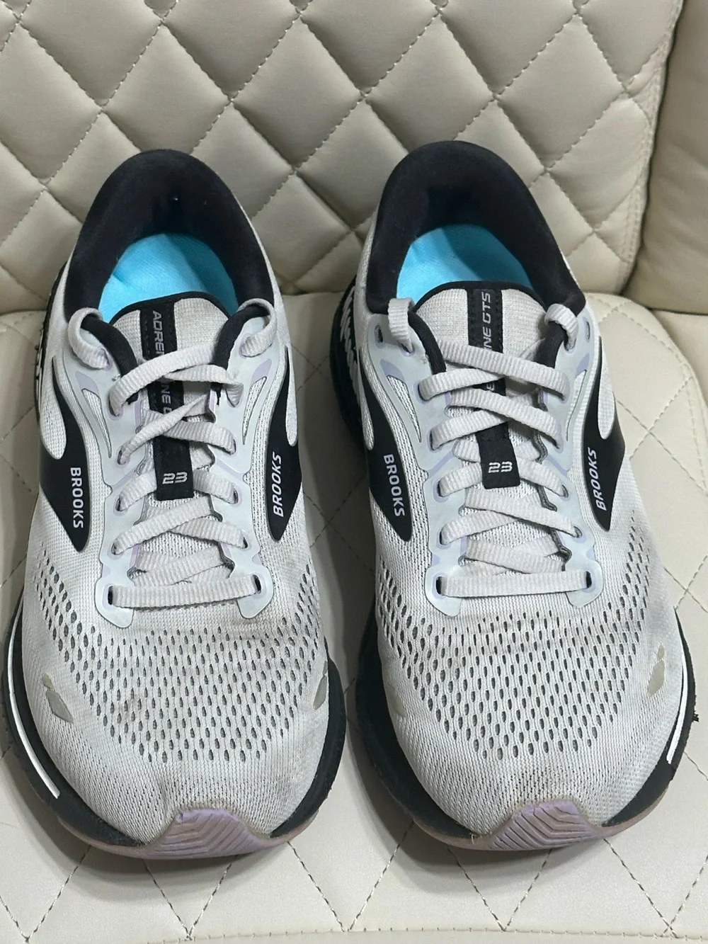 Brooks Adrenaline GTS 23 Wide running shoes size 8.5 wide gray